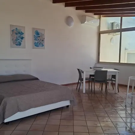 Turiddu, Flat *